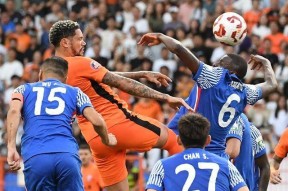 包含转会期中超焦点战，阿贾克斯队长鼓劲，质疑声仍在，高层口径保持一致的词条九游娱乐首页